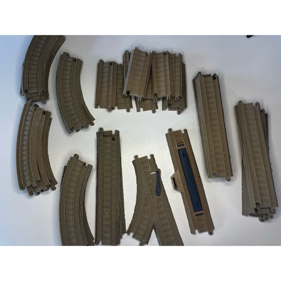 Thomas Trackmaster 2009 Replacement Tracks Lot Of 38 Tan/Brown - Picture 1 of 5